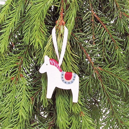 Häst vit med röd dekor